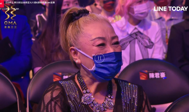 蔡健雅感谢妈妈为了能和她一起走红毯，特地从新加坡来台隔离8天。 （图／取自LINE TV）
