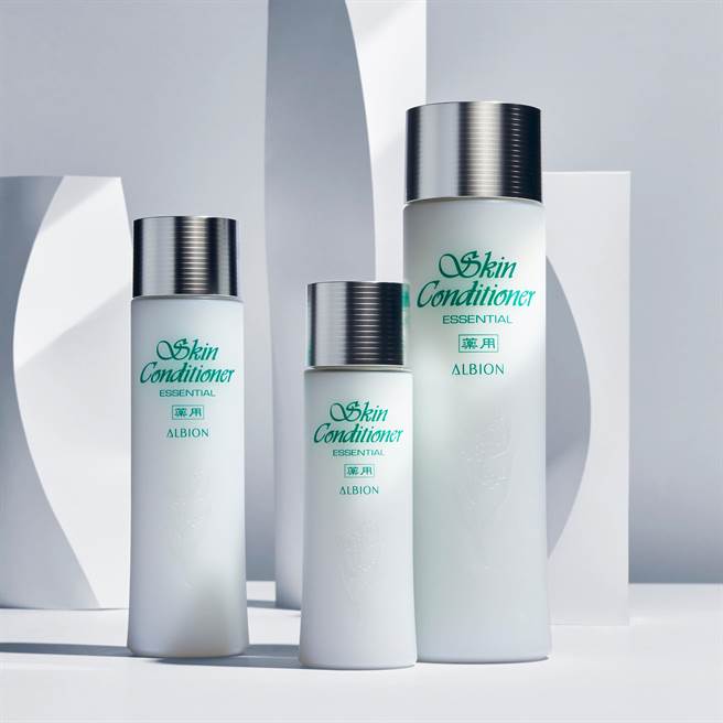 ALBION健康化妆水情境美图。（ALBION提供）