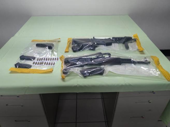 警方于7月1、2日策动连姓、周姓等双方人马计15人先后到案，并查扣长枪2把、短枪1把、子弹20发。(警方提供／林雅惠高雄传真)