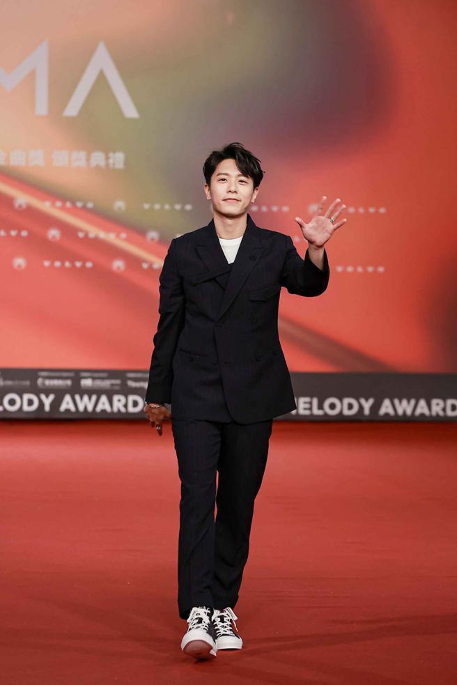 韦礼安以Dior服装搭 De Beers珠宝，内敛又经典。 （台视提供）