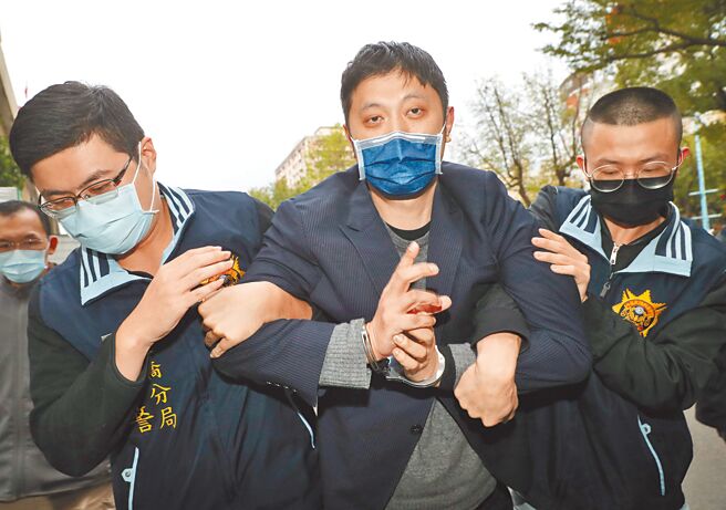 涉嫌对立委高嘉瑜施暴的林秉枢（中）。（本报资料照片）