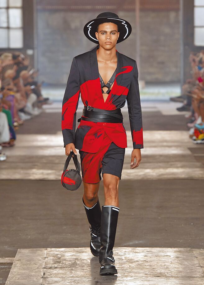 MOSCHINO 2023春夏男装系列向已故艺术家Tony Viramontes艺术风格致敬。（MOSCHINO提供）