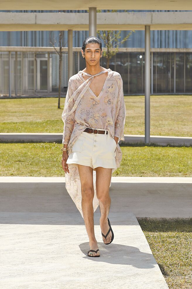 ETRO本季服装线条相较于过往更加柔软。（ETRO提供）