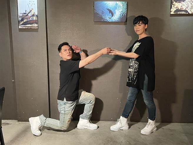 三秒在庆功宴上被拱求婚江惠仪。（孙伊萱摄）