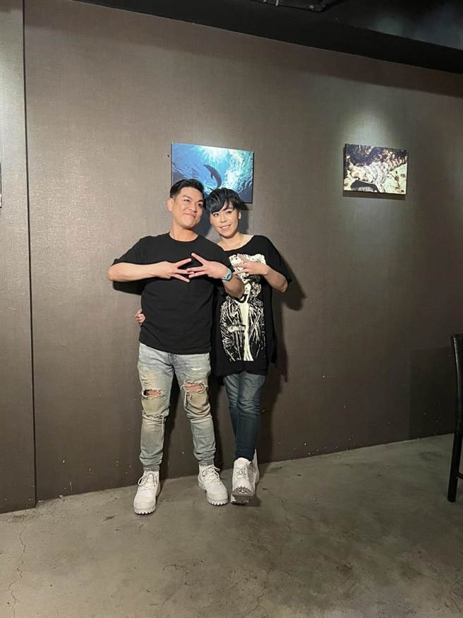 江惠仪与男友三秒开心举办庆功宴。（孙伊萱摄）