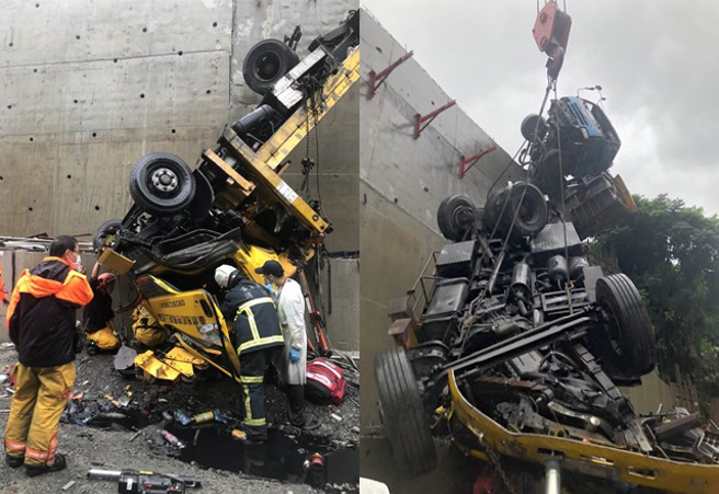 拖吊车疑天雨路滑，坠屏东县狮子乡草埔桥10公尺深谷。(屏县消防局提供)