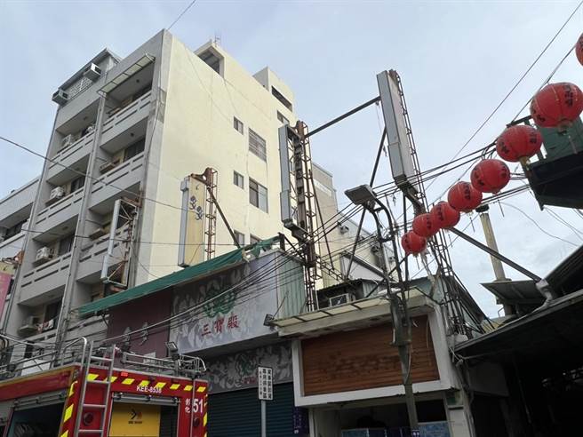 火势很快在30分钟左右就扑灭，警消表示，火势从4楼寝室区域蔓延，初步了解为移工宿舍，详细的起火原因仍有待调查厘清。(民眾提供／吴建辉彰化传真)