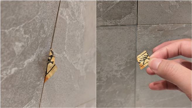 一名网友日前入住五星级饭店，在浴室磁砖缝隙间发现一张「黄底黑字」的纸，吓到换房间。(翻摄自爆废公社)