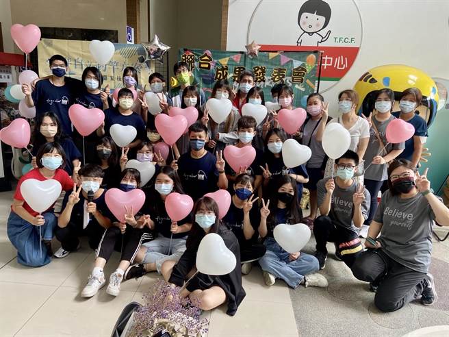 今（3日）宜兰家扶中心特举办青年钓竿、少年展力成果发表会，让25位青少年分享一年来的学习、收穫，持续精进自己、勇于挑战困难。（吴佩蓉摄）