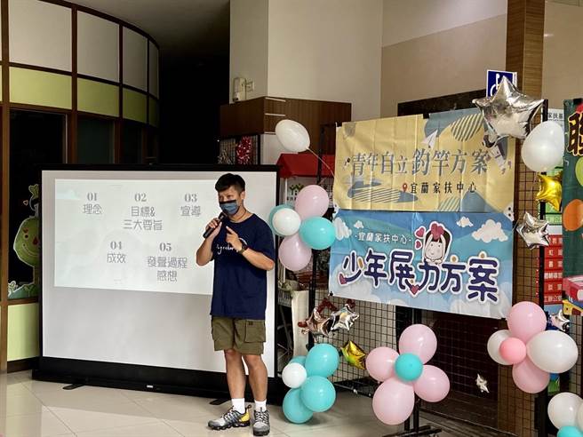 学员们今年发声主题为媒体识读，对于报导内容持客观角度、不受媒体风向影响，发表会上以专业简报，藉由新闻事件、科普小知识等分享及说明，展现团队思辨能力。（吴佩蓉摄）