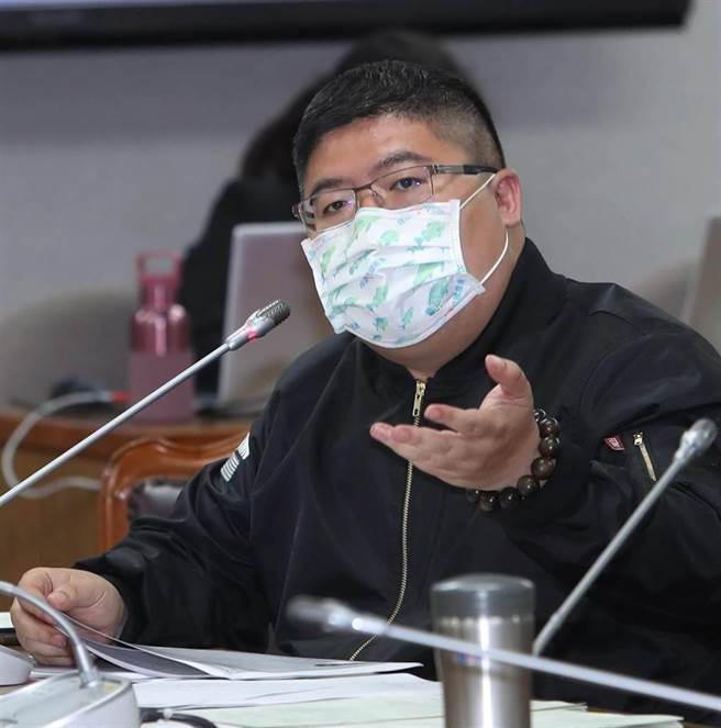 民进党立委蔡易余要求PTT落实实名制。（报系资料照）