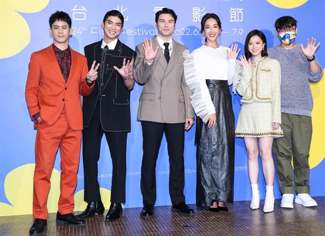 导演邱晧洲（右起）携演员项婕如、隋棠、凤小岳、林哲熹、李淳到台北电影节首映。（陈俊吉摄）