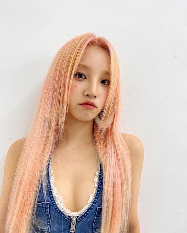 宋雨琦胸前露太多也被说走光。(图/宋雨琦 微博)