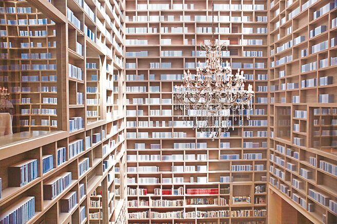 大地酒店藏书阁是其经典标志。（大地酒店提供）