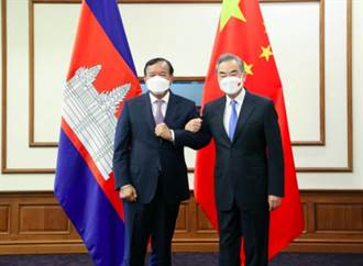 王毅會見柬埔寨副首相兼外交大臣 中方願和東協共同秉持「三個堅持」