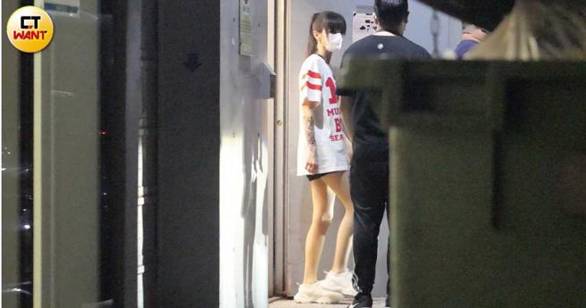 結束活動後謝金燕換了一件白色長T。（圖／本刊攝影組）