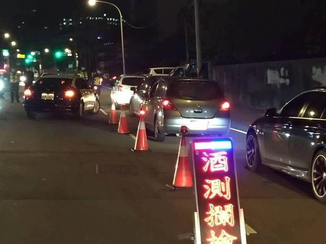 花莲县府自今年初起积极宣导「酒后代驾」服务，自1月截至6月，花莲代驾业者服务数共计188件，加上中央自3月31日起加重酒驾罚则，4个月内县内的酒后肇事率下降约29％。（花莲县警察局提供／罗亦晽花莲传真）