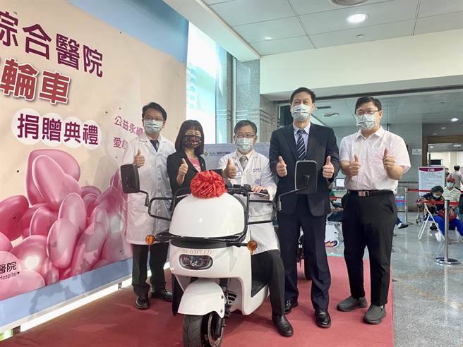 威剛科技捐贈童綜合電動三輪車。（陳淑娥攝）