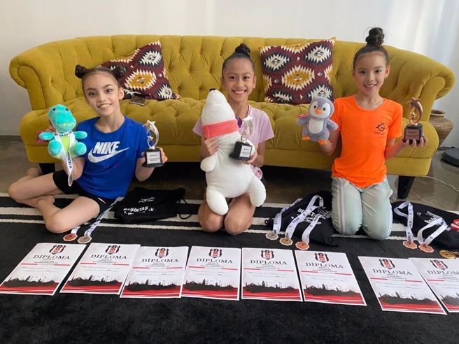 瑞莎開心宣布，體操小選手拿下1金3銀4銅的好成績。（圖／取材自瑞莎 Larisa 臉書）