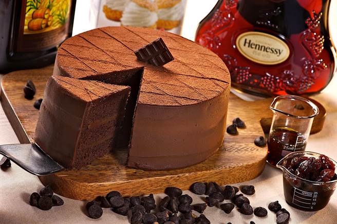神旺大饭店普诺顶级生巧克力蛋糕也是品牌经典热销商品。（神旺大饭店提供）