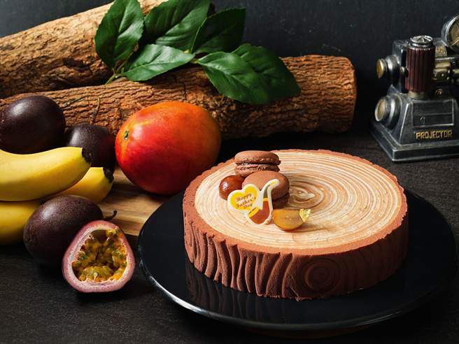 神旺大饭店普诺麵包坊以当令盛产、醇厚香甜的在地香蕉为基调，推出忠孝本馆限定的父亲节蛋糕「夏木香颂」。（神旺大饭店提供）