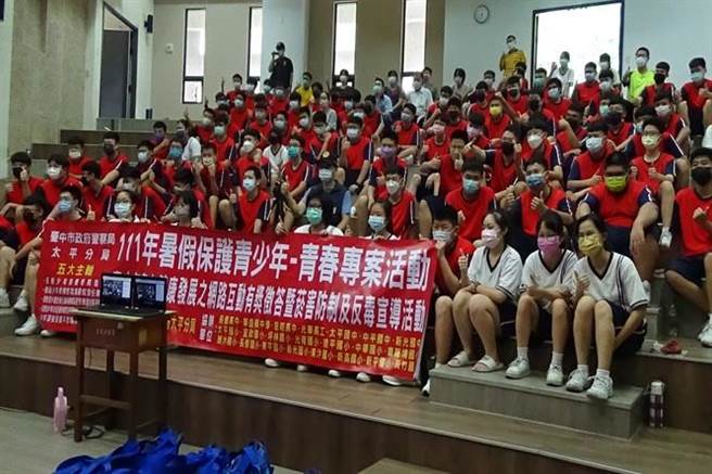 太平警分局与光华高工共同举办户外攀岩夏令营比赛活动。（台中市太平警分局提供／冯惠宜台中传真）