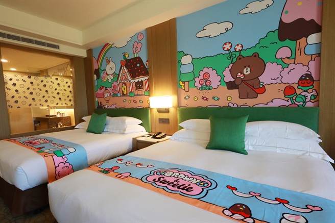 超人氣熊大、兔兔主題房 只在麗寶福容LINE FRIENDS摩天輪車廂開賣。（麗寶樂園渡假區提供）