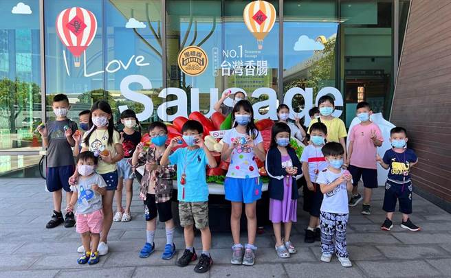 台南市政府與旅行社合作推觀光工廠遊程。圖為台南市黑橋牌香腸博物館。（台南市政府經發局提供／張毓翎台南傳真）