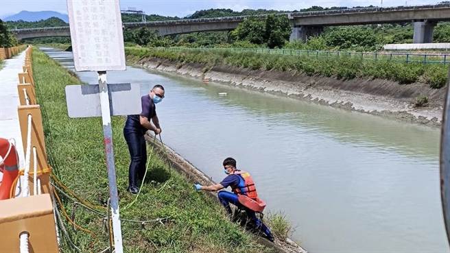 台南市六甲区今天中午发生落水事故，落水的30多岁女子被救起后送医急救，所幸已恢復生命迹象。（读者提供／张毓翎台南传真）