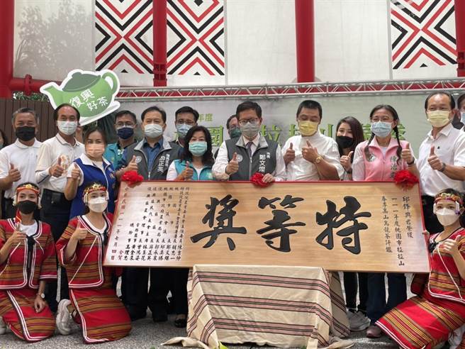 拉拉山春季高山乌龙茶品质佳评鑑比赛4日颁奖。(吕筱蝉摄)