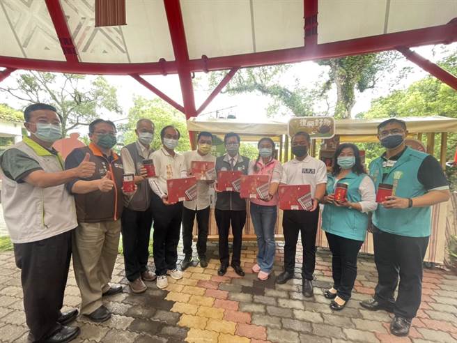 拉拉山春季高山乌龙茶品质佳评鑑比赛4日颁奖。(吕筱蝉摄)