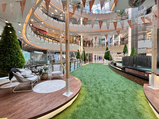 大江購物中心打造室內森林系打卡景點。(業者提供／呂筱蟬桃園傳真)