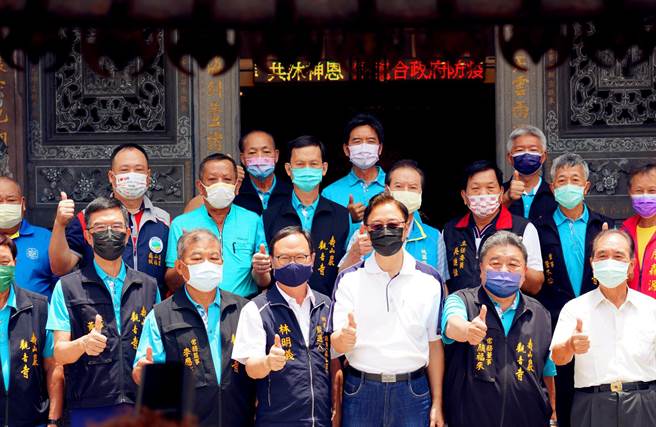 國民黨桃園市長參選人張善政4日在臉書貼和國民黨籍議員林昭賢、龜山區議員參選人林明義2人的合體照，斥有心人藉媒體分化、置宗親於不義。(翻攝照片／蔡依珍桃園傳真)