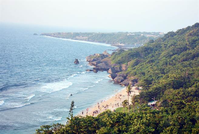 屏縣府興建小琉球大福聚落式汙水處理設施，可望大幅降低鄰近海域汙染負荷。（林和生攝）