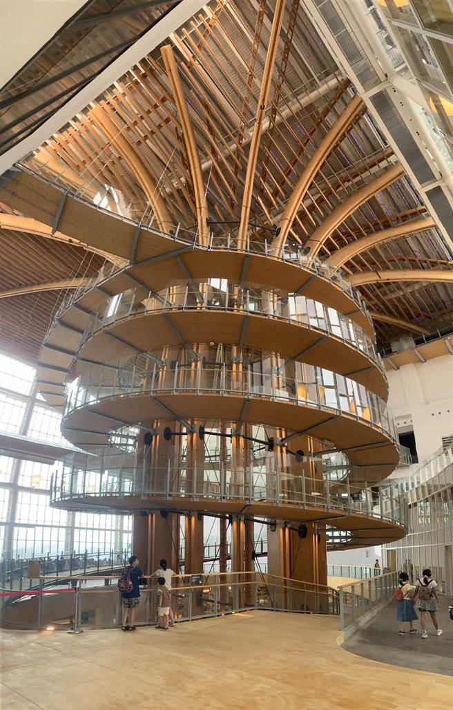 半山梦工厂精神象徵生命树高30.8公尺。（廖志晃摄）