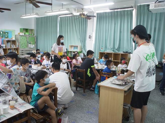 台大「兒童農經夏令營」因疫情停辦2年，在雲林縣北辰國小復辦報名秒殺。（張朝欣攝）