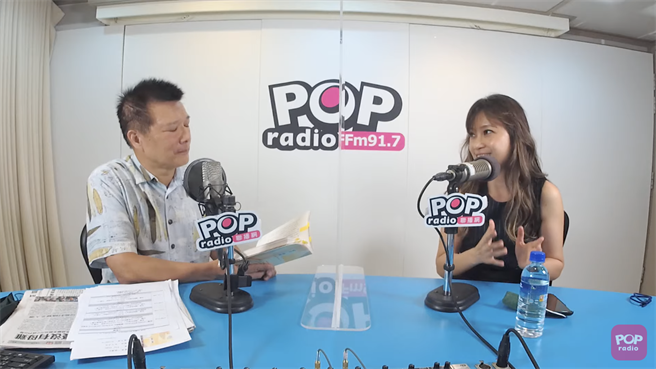 總統府發言人Kolas Yotaka（谷辣斯．尤達卡）今天傍晚接受電台節目《POP大國民》專訪時，被詢問出戰花蓮縣長一事時，以父親的信仰回應，凡事沒有巧合，所有一切都在神的安排中，說不定人生初次選舉就是選縣長，似乎暗示將投入年底選戰。（摘自《POP大國民》直播畫面）