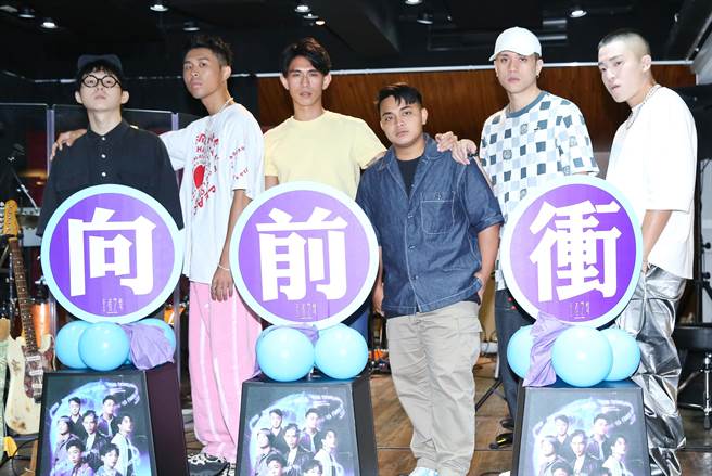 张凯喆（左起）、同理、柏霖PoLin、邱军、阿兰、ACE今为演唱会彩排。（陈俊吉摄）