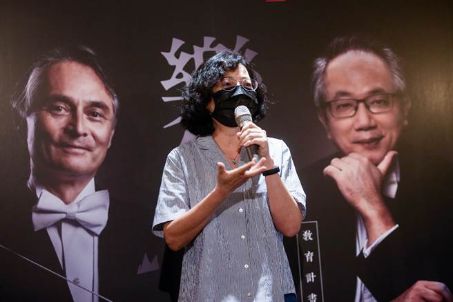 台北艺术大学音乐系主任卢文雅指出，她在学校教西洋音乐史，乐曲能够不断传承就是要学习原本旧有的东西，再加上创新元素。（邓博仁摄）