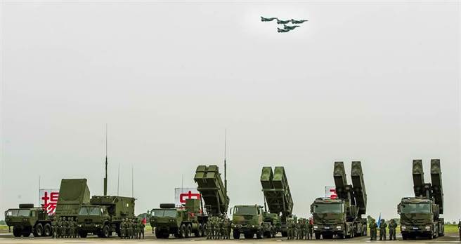 台南空軍防空暨飛彈指揮部鄧姓上尉醫官被發現在值班寢室輕生，雖立即送醫仍告不治。（本報資料照片）