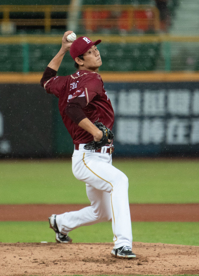 乐天桃猿「姊姊」王溢正7局仅被敲1安、无失分，拿下本季第4胜。（乐天桃猿提供）