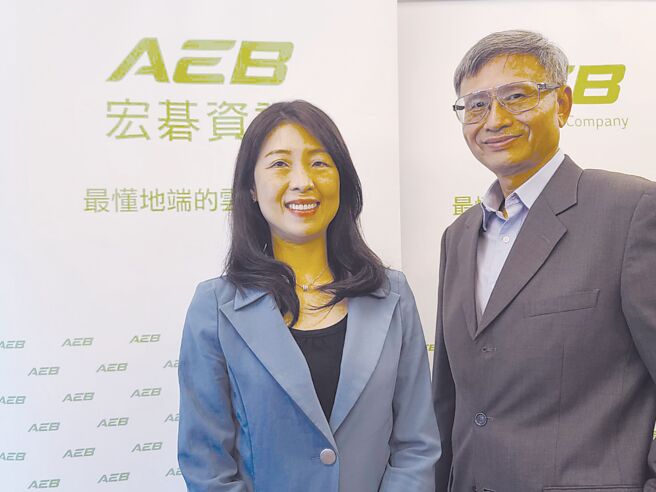 宏碁资讯总经理周幸蓉（左）、策略长郑大佑（右）。图／翁毓岚