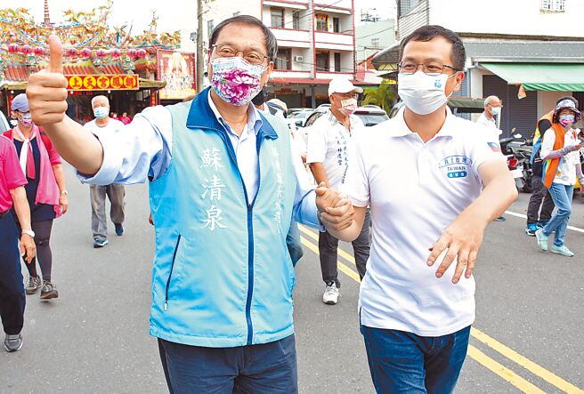 国民党台北市前议员罗智强（右）今年已5度南下为国民党屏东县长候选人苏清泉辅选。（资料照／林和生摄）