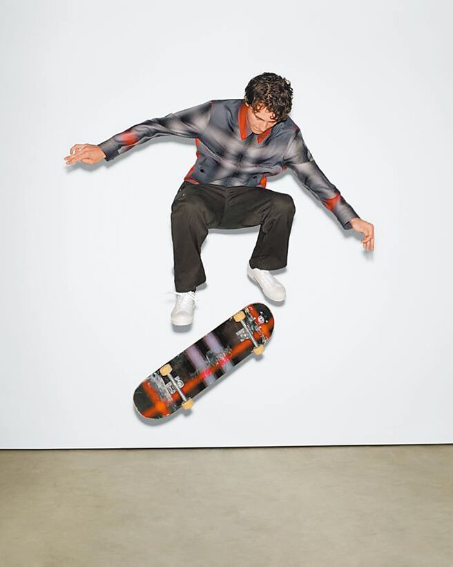 Burberry & 潮流滑板品牌Pop Trading Company聯名系列，實體店僅於信義新天地A9販售。（新光三越提供）