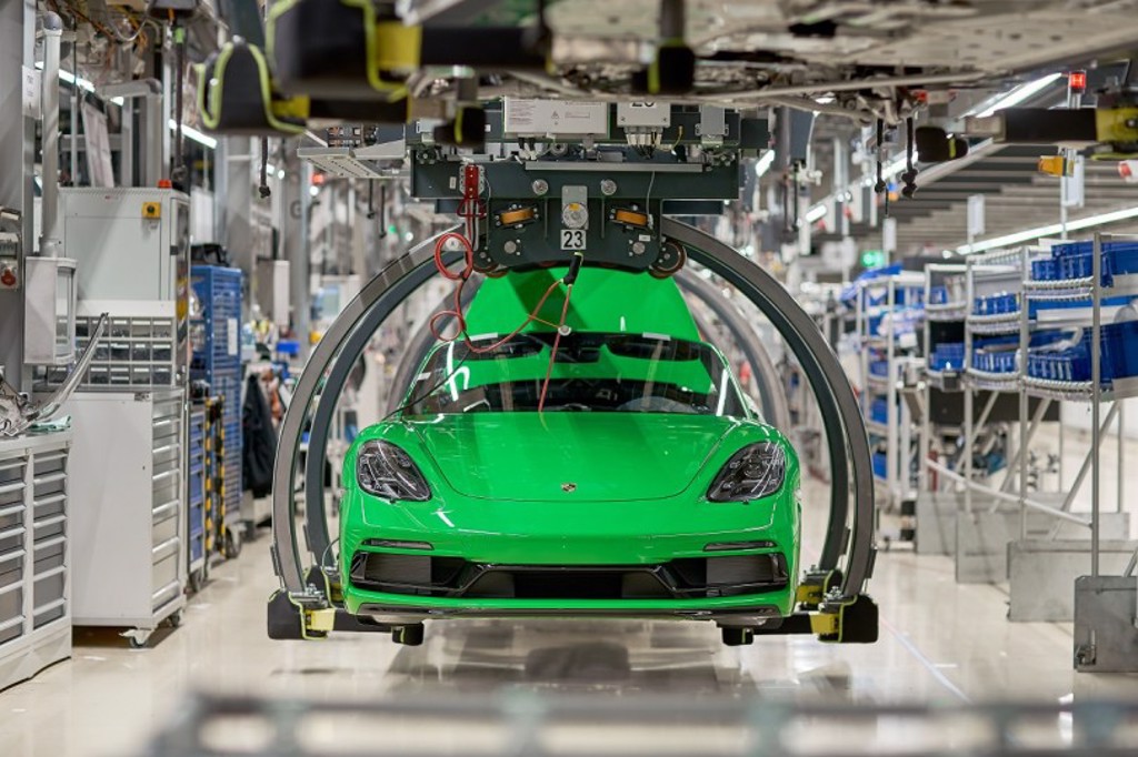 Volkswagen工廠協力支援Porsche 718車型系列的超量生產！並預告718車系將會全面電動化(圖/	CarStuff)