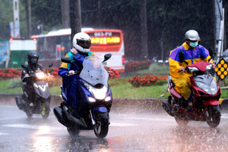 下班注意！10縣市豪大雨特報 這縣市雨最大