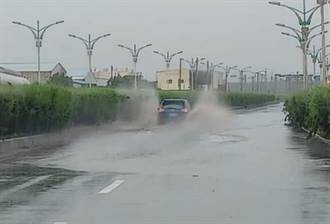 六輕主要聯外道路工業路遇雨即淹 泥沙阻塞排水孔是元凶