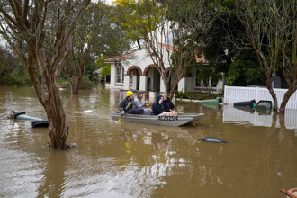澳洲東岸連降4天豪雨 泥黃河水淹沒雪梨大片土地