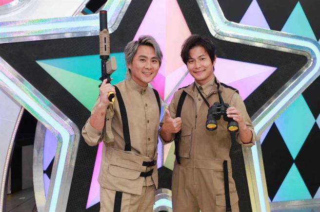 孙协志（右）与王仁甫主持的《明星许愿池》日前已经收摊。（图／民视提供）