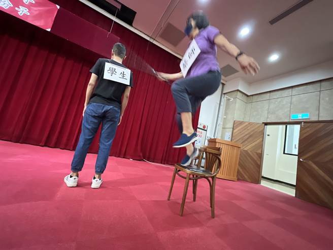 人本基金会还原蔡男施暴现场。（袁庭尧摄）